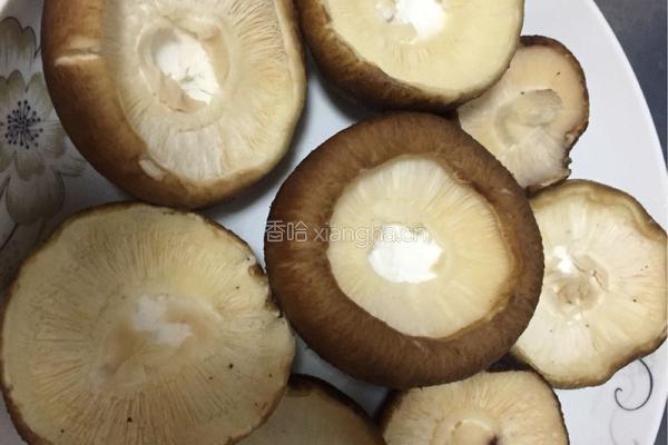 香菇蒸肉蛋的做法图解1