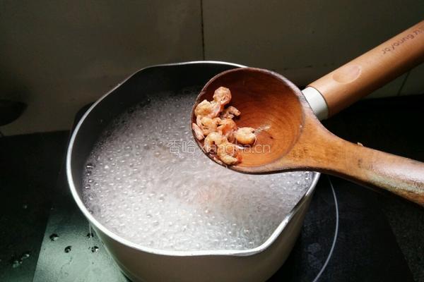 虾仁酸菜QQ面的做法图解3
