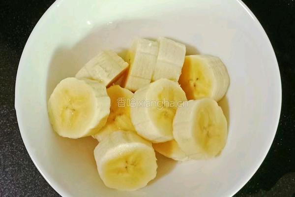 西梅香蕉奶昔 (宝宝辅食)的做法图解2
