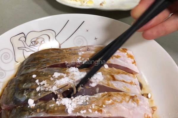 剁椒蒸鲩鱼腩的做法图解1