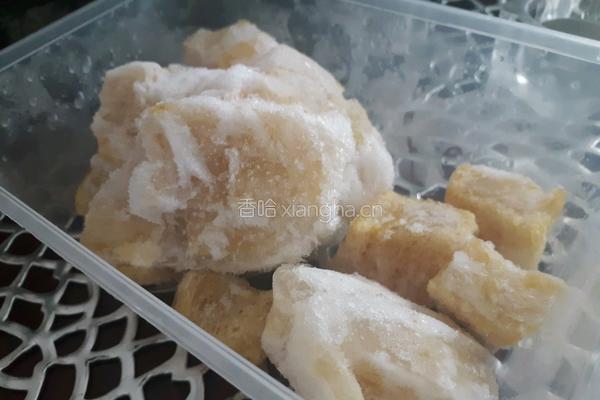 砂锅白菜冻豆腐的做法图解1