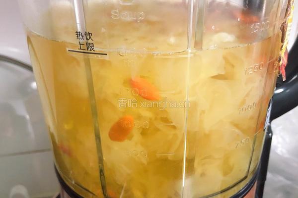  草莓玫瑰花蜜银耳羹的做法图解5