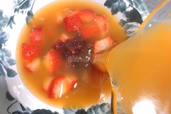  草莓玫瑰花蜜银耳羹的做法图解15