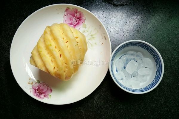 糖水菠萝的做法图解1