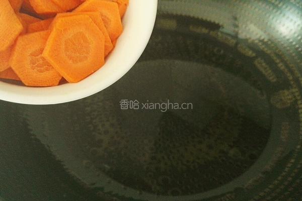 胡萝卜炒西兰花的做法图解7