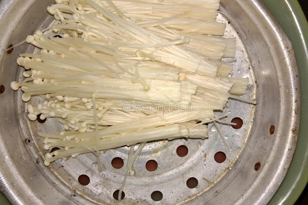 香辣金针菇的做法图解3