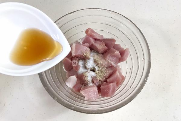 菠萝咕噜肉的做法图解1