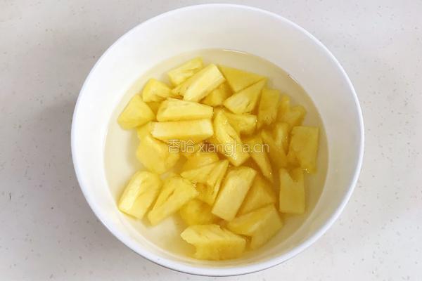 菠萝咕噜肉的做法图解3