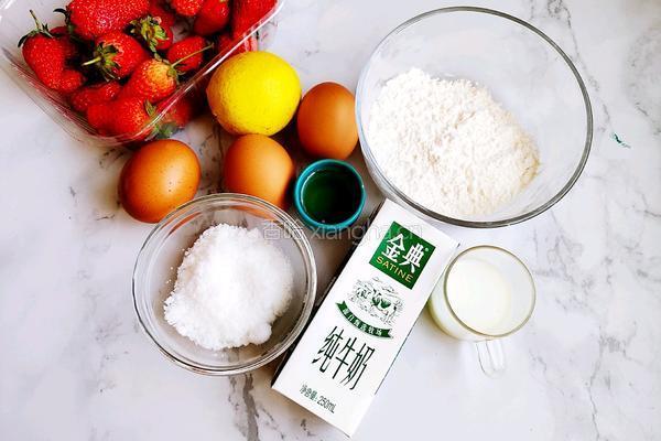 水果创意菜＋草莓抱抱卷的做法图解1