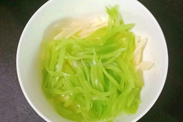 莴笋苹果软饼 (宝宝辅食）的做法图解4