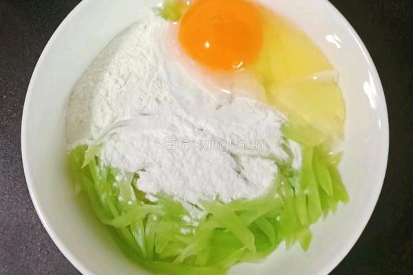 莴笋苹果软饼 (宝宝辅食）的做法图解6