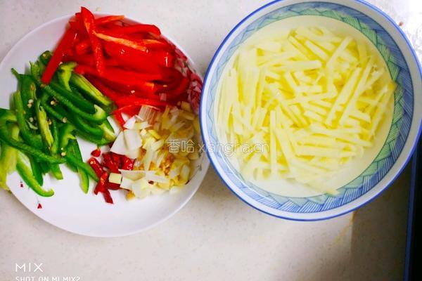 酸辣土豆丝的做法图解1