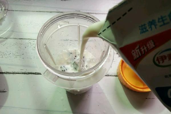 火龙果奶昔的做法图解5
