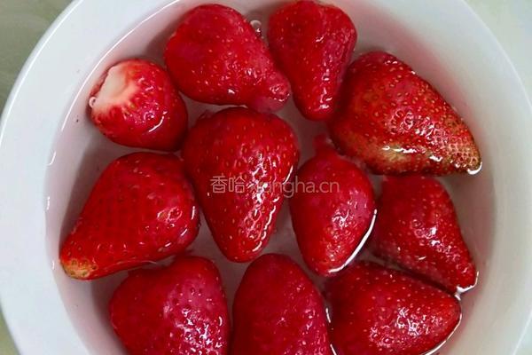 果粒草莓奶昔的做法图解2