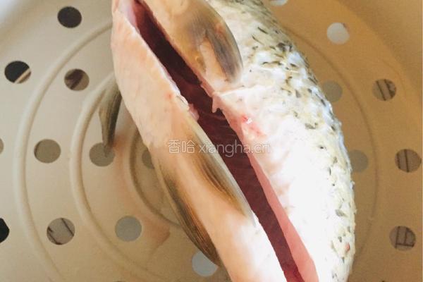 家菜泡椒鲫鱼的做法图解2