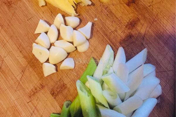 家菜泡椒鲫鱼的做法图解6