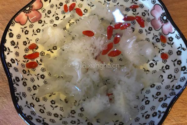 银耳紫薯苹果粥的做法图解2