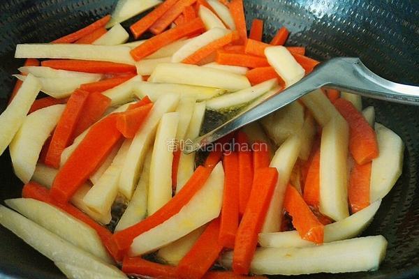 胡萝卜炒土豆的做法图解7