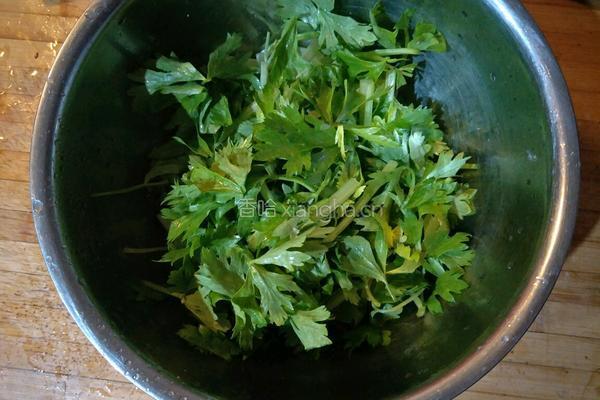 西芹炒香菇的做法图解2