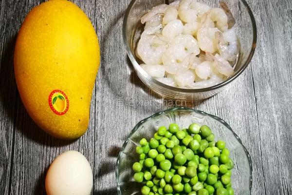 芒果青豆炒虾仁的做法图解1