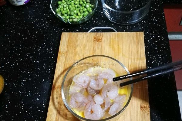 芒果青豆炒虾仁的做法图解4