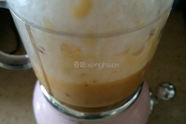芒果奶昔的做法图解3