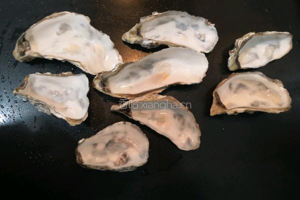 蒜柠青椒烤生蚝的做法图解6