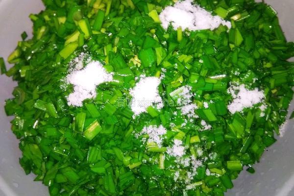 韭菜蛋煎饺的做法图解1