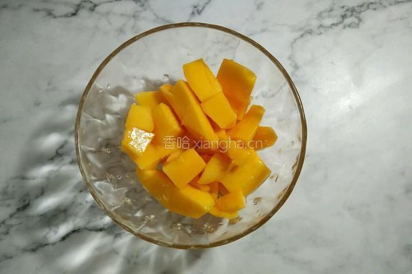 芒果奶昔的做法图解2