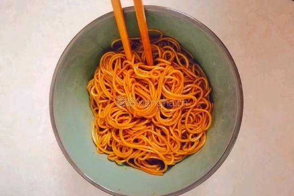 葱油拌面 #格林的懒人美食日记# 的做法图解6