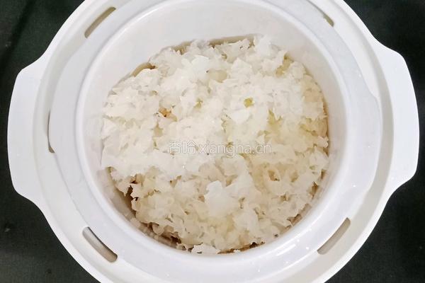 银耳枇杷羹 (宝宝辅食）的做法图解6