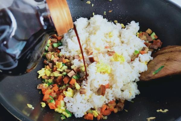 鹅肝肠炒饭的做法图解9