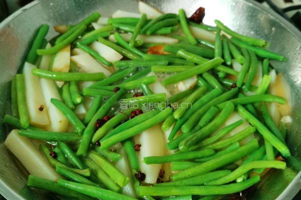 土豆豆角一锅烩的做法图解6