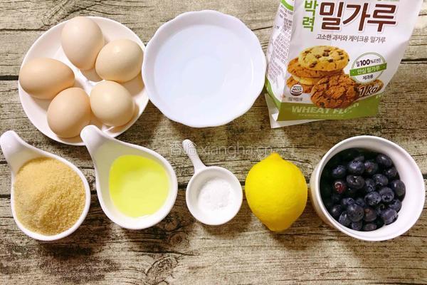 蓝莓蒸蛋糕~烫面法的做法图解1
