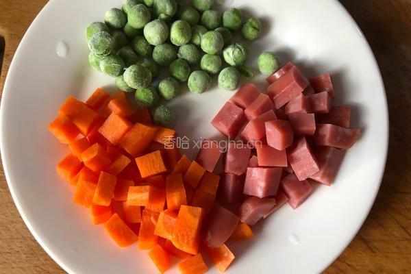 芝士菠萝炒饭的做法图解2