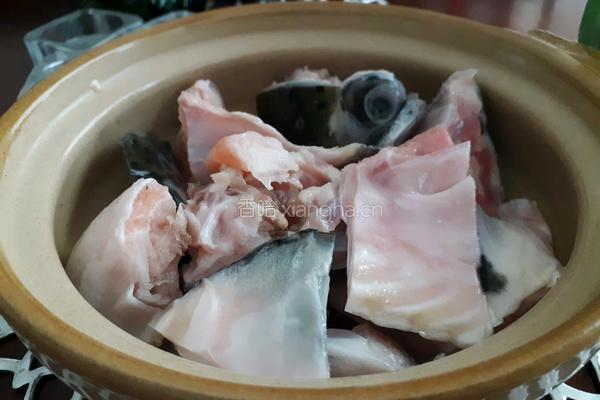 无水葱姜焗鱼头的做法图解4