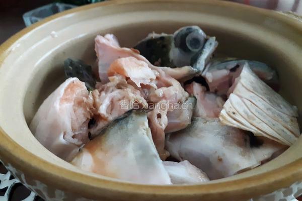 无水葱姜焗鱼头的做法图解5