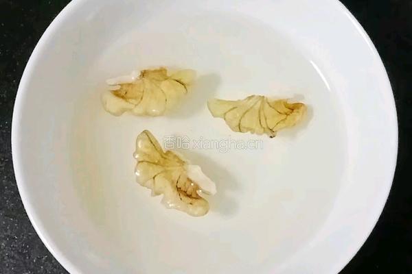 香甜核桃粥 (宝宝辅食）的做法图解2
