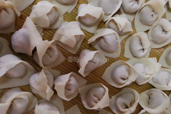 香菇肉馅大馄饨的做法图解3