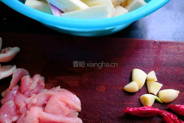 茄子炒肉的做法图解2