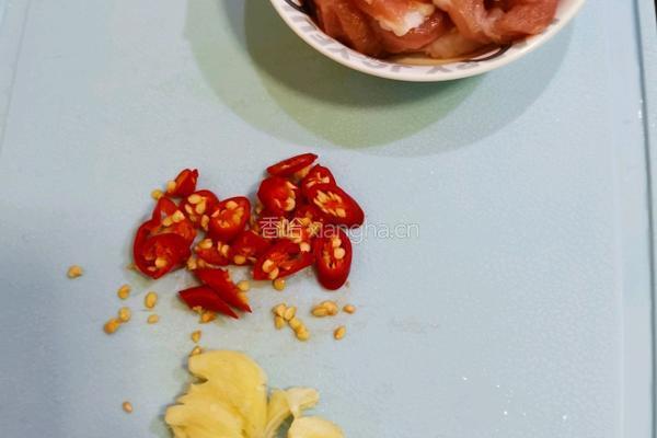 包菜炒肉的做法图解3