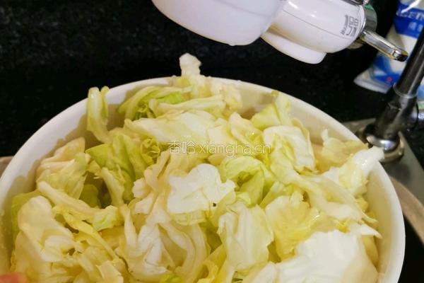 包菜炒肉的做法图解4