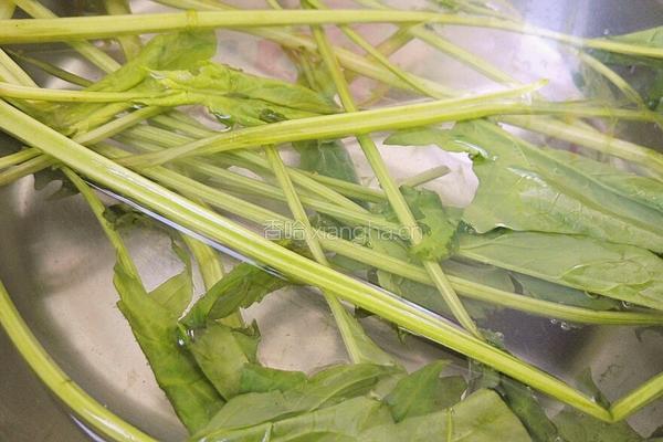 芒果菠菜圆子汤的做法图解2