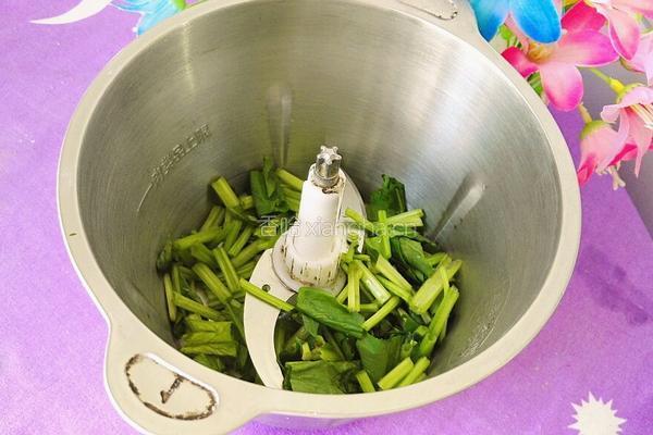 芒果菠菜圆子汤的做法图解3