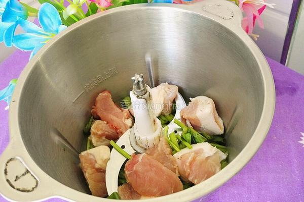 芒果菠菜圆子汤的做法图解4