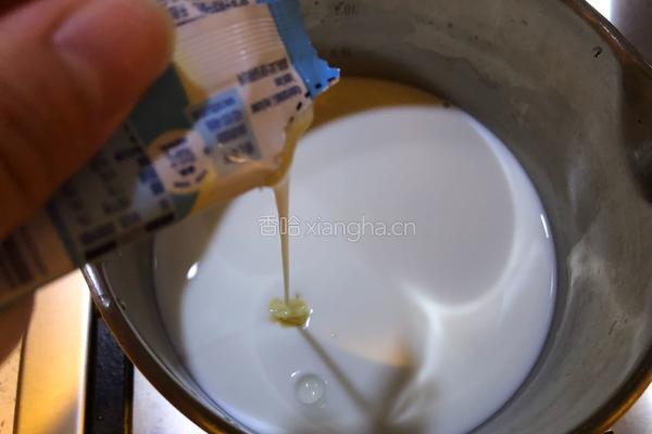 草莓奶冻的做法图解5