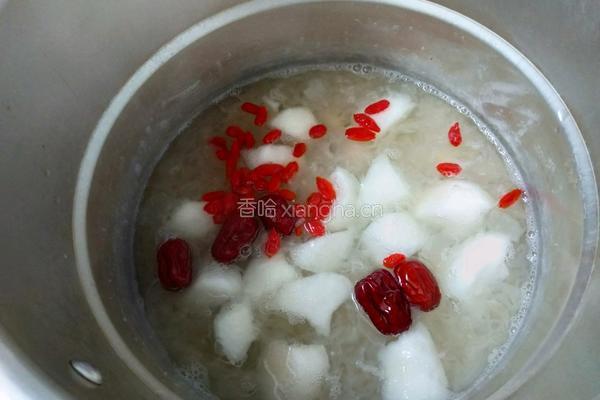 雪梨银耳羹的做法图解8