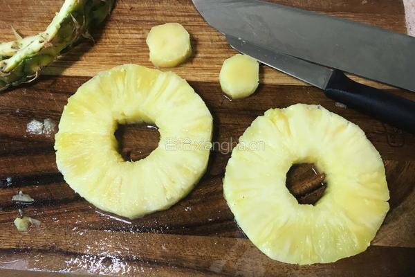 菠萝牛肉汉堡的做法图解3