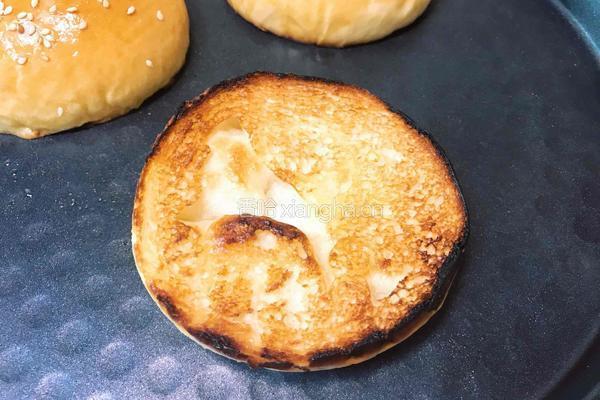菠萝牛肉汉堡的做法图解15