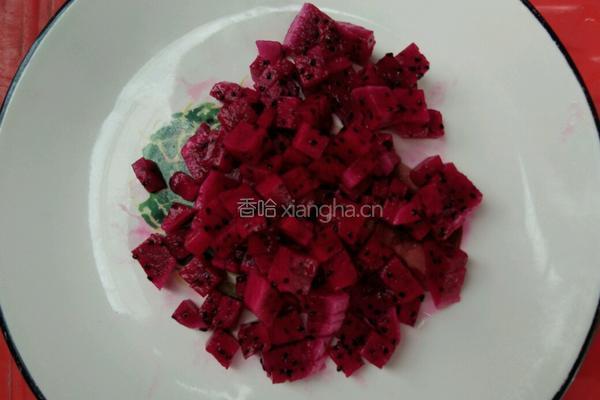 红心火龙果千层的做法图解1